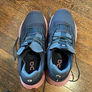 Brand new On Cloud women’s sneakers. Never worn!